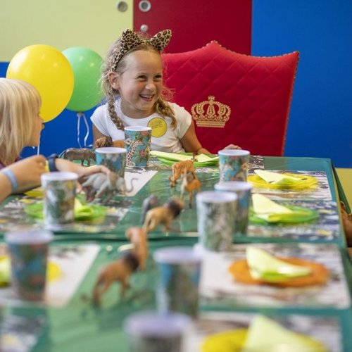 Kinder bei einer Geburtstagsfeier 